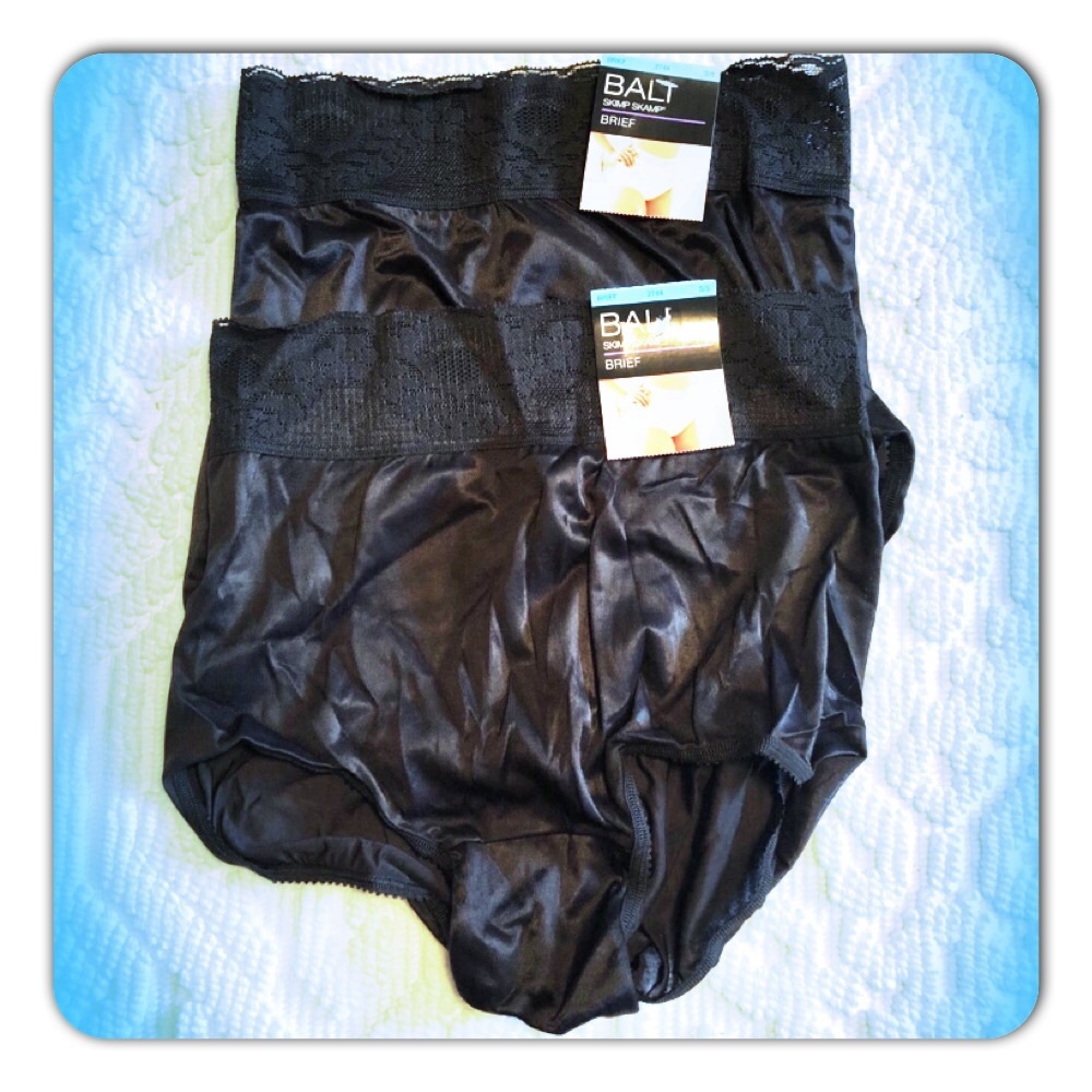 Women's Lacy Skamp Brief Panty Small